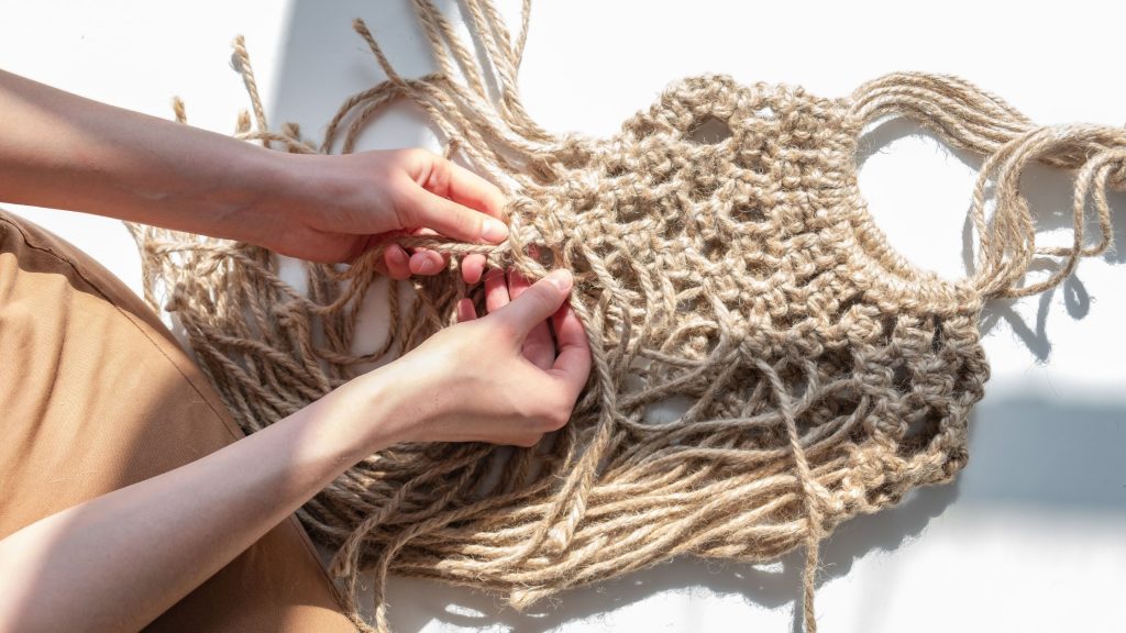 traditional materials used in macrame